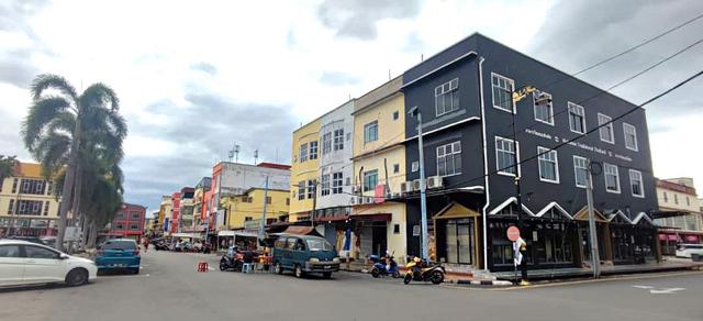 3-Storey Corner Shoplot – Tangkak Center 1