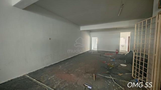 Bayu Tinggi Taipan, Klang-3 Storey Shoplot For Rent 1