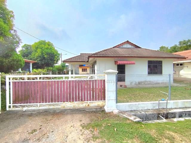 Banglo Setingkat Taman Perdana, Peramu, Pekan. 1
