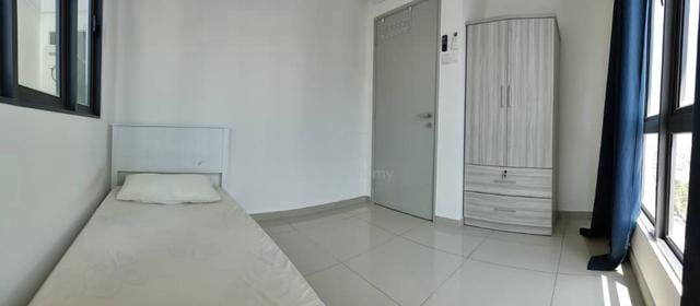 COZY SINGLE ROOM AT PROMENADE NEAR GBS BAYAN BARU ! WIFI n CLEANING 1