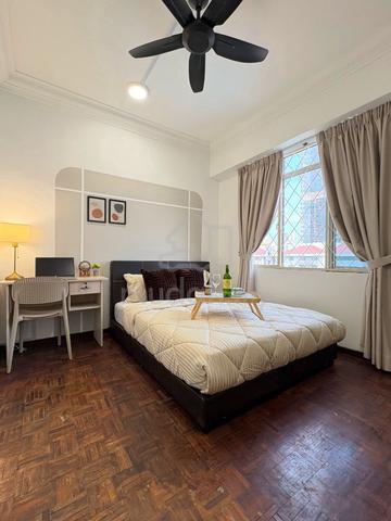 Fully Furnished Middle Room at Kelana Puteri Condo! Near LRT & Mall! 1