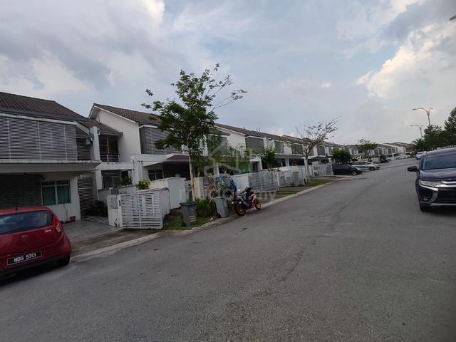 Rumah teres superlink di Nilai 1