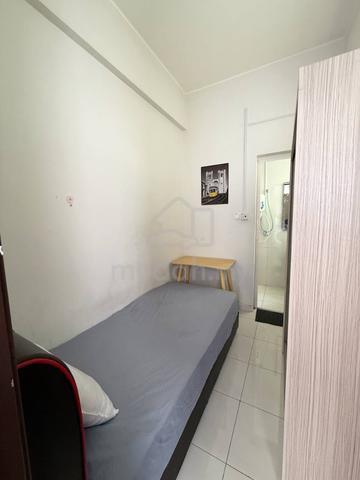 Country garden dangabay / Single room attached toilet / JB town / CIQ 1