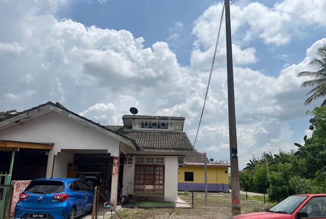 Teres 1 tingkat corner Tmn Selandar Indah Melaka 1