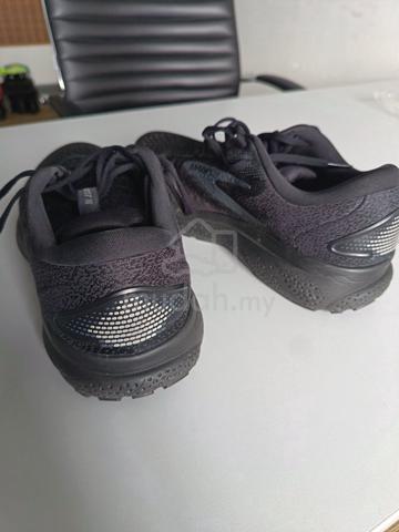 Running Shoe for Sale (Brooks Ghost 16) - photo 2 of 4