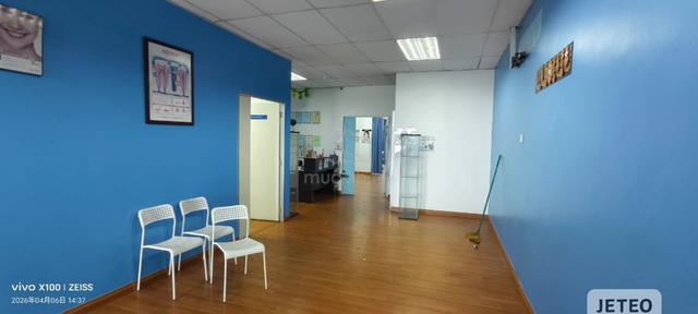 Facing Main Road Jenjarom Shoplot First Floor 22X75 For Rent 1
