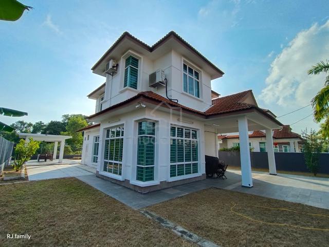Below Market Value 2 Storey Bungalow in Ujong Pasir 1