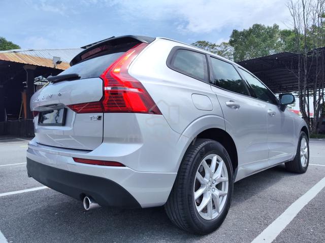 2021 Volvo XC60 T5 AWD MOMENTUM 2.0L (A) FSR - 2