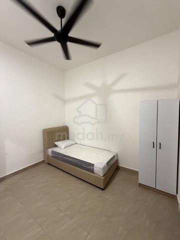 Bilik Sewa Medium Lelaki in Dayana Nilai Impian near Toll Nilai KLIA 1