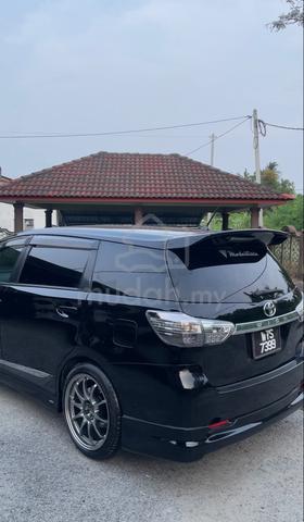 2013 Toyota WISH 1.8 S ZGE20G FACELIFT (A) - 2