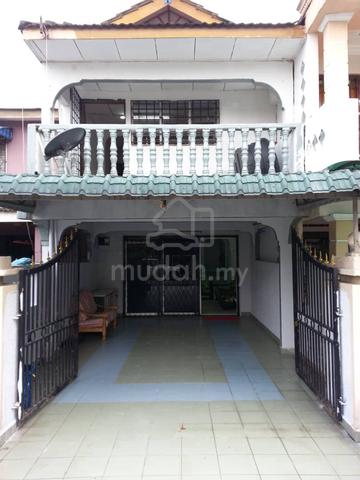 Shah Alam Seksyen 18 Double Storey Terrace with Balcony & Renovated 1