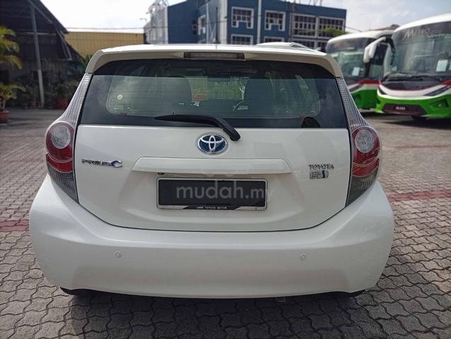 2012 Toyota PRIUS C 1.5 (HYBRID) (A) - 4