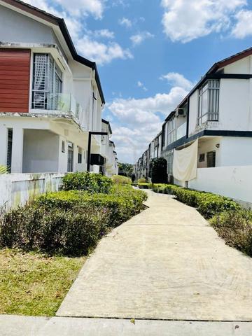 Gelang Patah, Taman Laman Setia 1