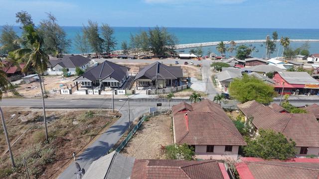 Banglo Depan Pantai Tok Jembal 1