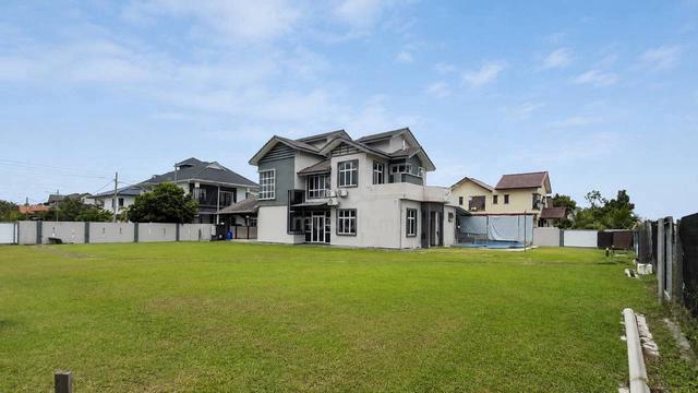 Double Storey Bungalow Taman Anjung Ixora, Bandar Baru Salak Tinggi 1