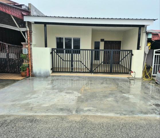 menjual rumah teras 1 tingkat berhadapan dengan sentra mall klebang 1