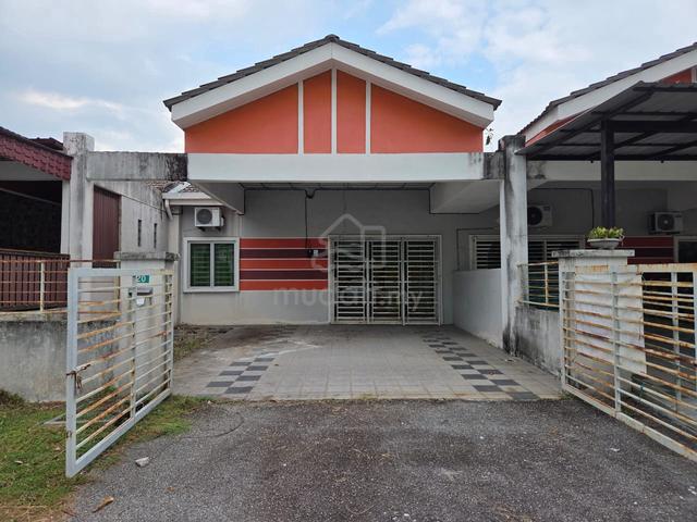 Rumah Cantik 4 Bilik Dengan 2 Ruang Tamu, Lakeville Bandar Universiti 1