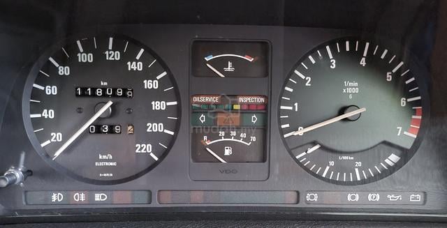 BMW E28 520i 5-speed manual - 5