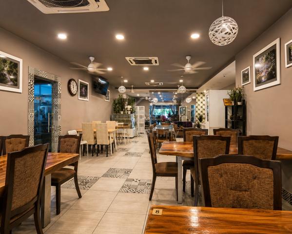 Fully Equipped Ground Floor Restaurant @ Batu 3, Shah Alam FOR RENT 1