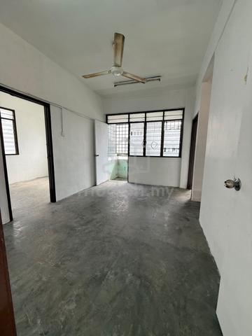 Flat Taman Perling 1