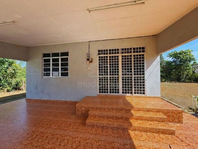 Rumah Banglo Setingkat dengan Tanah Luas di Kg. Paya Resak, Terengganu 1