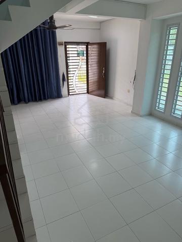2.5 Storey Terrace House  Taman Scientex 4bed 3bath 5
