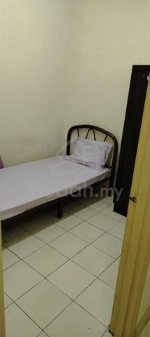Aircond Spacious Single Room,Female, Cengal Condo, LRT Salak selatan 1