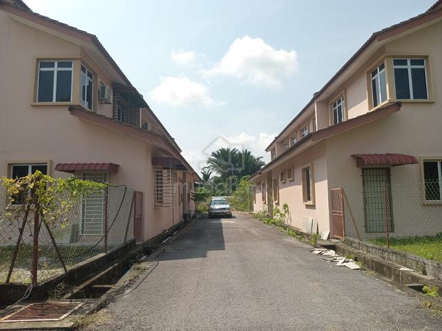Teres di Bandar Machang 1