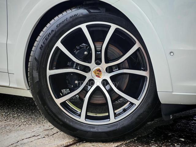 2023 Porsche CAYENNE 3.0 COUPE NFL SPORT DESIGN - 2