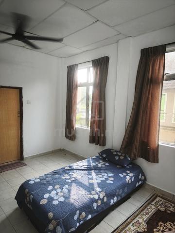 Bilik lelaki luas umt unisza di tok jembal untuk disewakan 1