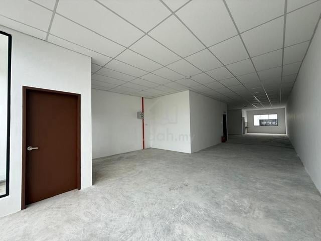 2 Storey Corner Lot Shop For Rent双层店面出租 1
