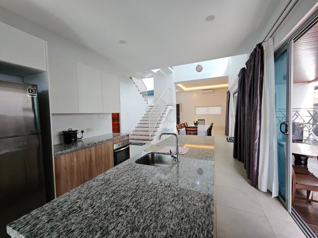 windsor estate 3storey detached for rent 1