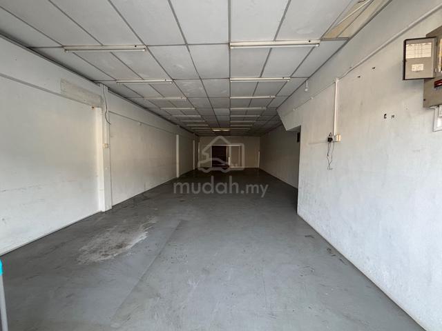 Jalan air putih ground floor shop lot for rent. Facing Roadside 1
