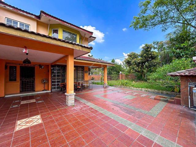 CORNER LOT RENOVATED Double Storey Terrace SP10 Taman Saujana Puchong 1
