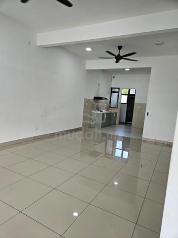Gerbang Nusajaya Double storey 4B4B For SALE 1