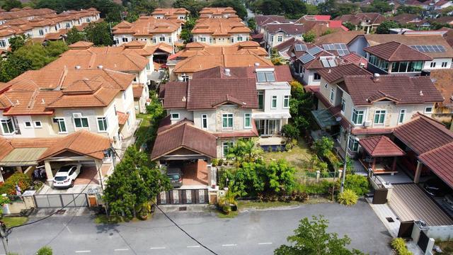 CANTIK 5300sqft 🔥 2 Storey Bungalow Desa Pinggiran Putra 1