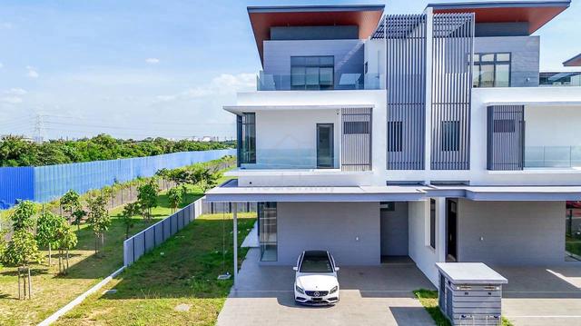 CORNER LOT ‼️ Semi D 3 Storey Broadleaf Residences Kota Kemuning 1