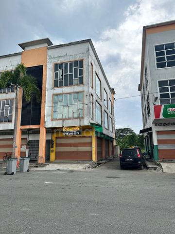 Simpang Renggam Corner Shoplot Ground Face Main Road (near Toll) 1