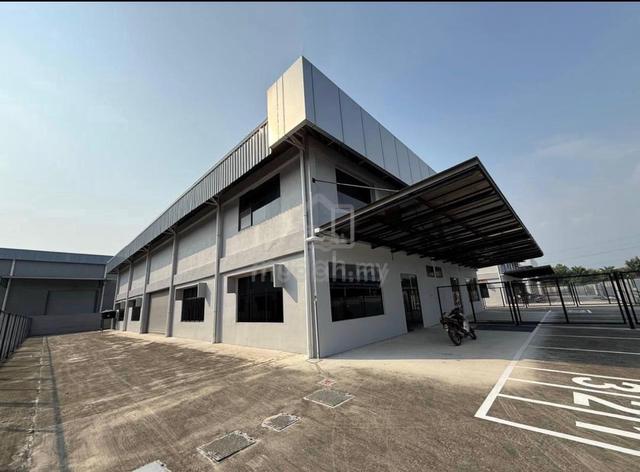 1.5 sty Bungalow corner Factory/Warehouse For sale , Valdor 1