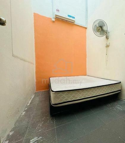 Taman Pelangi Jalan Tekun Suitable For Company Hostel Plaza Pelangi 1