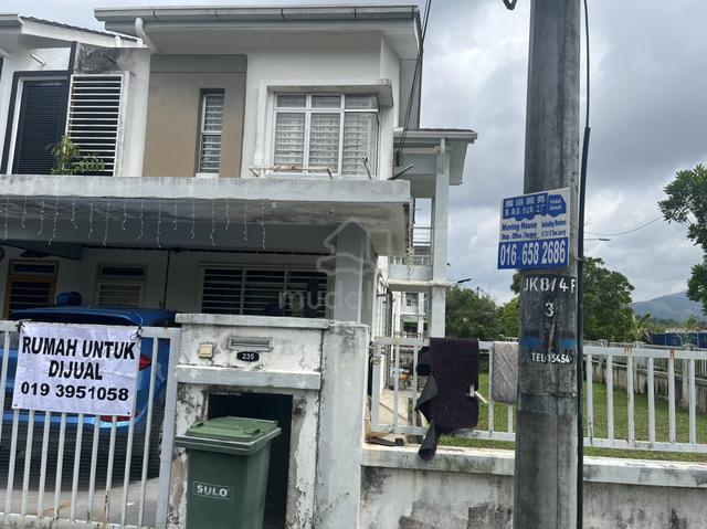 Corner Lot House for Sale at Seksyen 8 Bandar Tasik Kesuma, Beranang 1