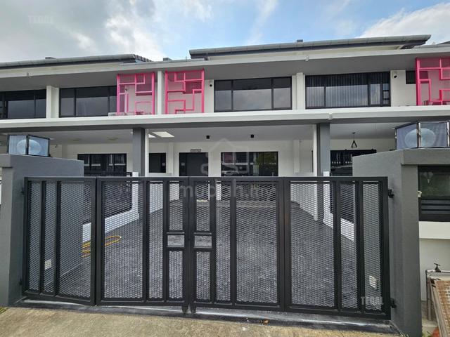 Partially Furnished 4r4b Lumira 2 Storey Bukit Raja Klang Gated Guard! 1