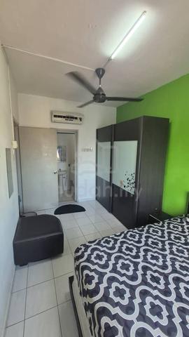Middle Room unit for rent at Bandar Sri Permaisuri 1