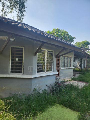 Banglo dlm Kebun Dengkil 1