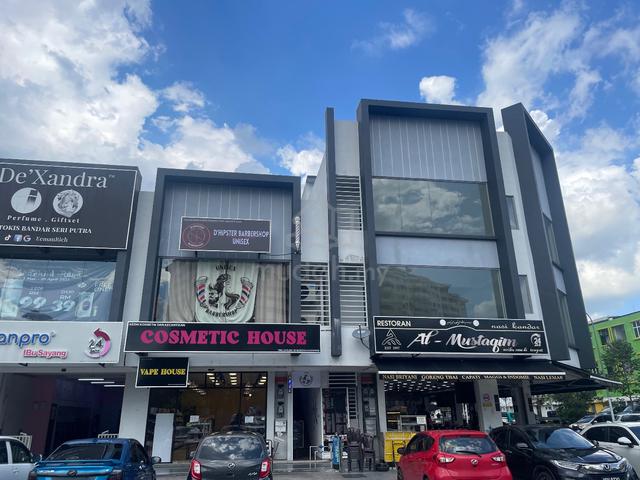 Bandar Seri Putra Bangi New Corner First Floor Shop 40x76 Big 1