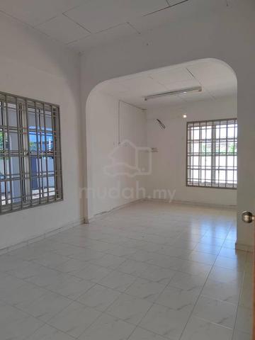 Taman Ungku Tun Aminah Single Storey House Corner unit For 2