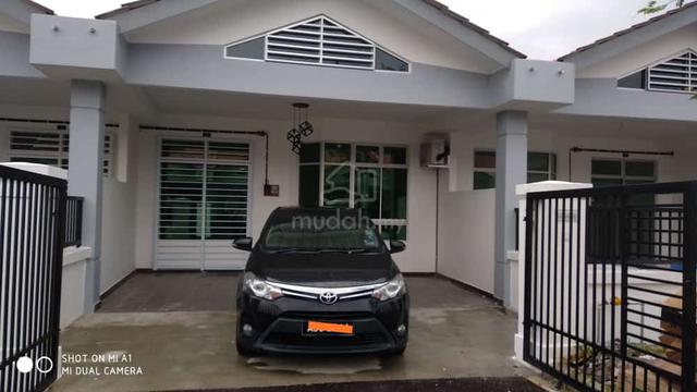 Room for rent at Bandar Penawar 1