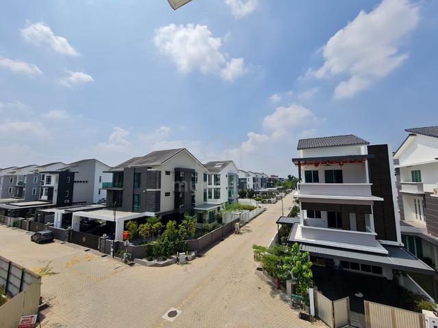 3 Storey Zero Lot Bungalow for Sale @ Taman Lembah Permai Bm 1
