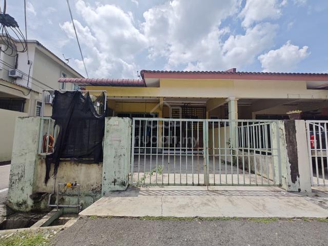 END-LOT SINGLE STOREY TERRACE @ TAMAN UTAMA, SEGAMAT For Sale 1