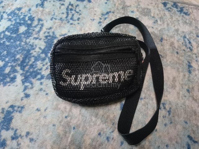 Small shoulder best sale bag supreme ss20